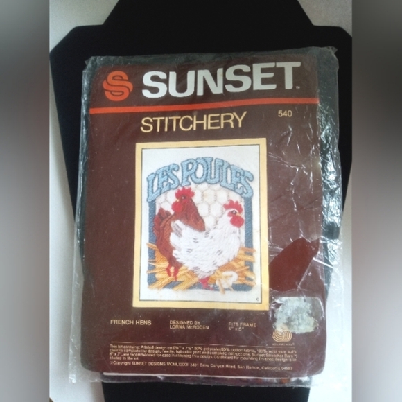 NEW Vtg Sunset Stitchery Kit French Hens Les Poules #540 4x5 Cottagecore Crewel - Picture 1 of 5